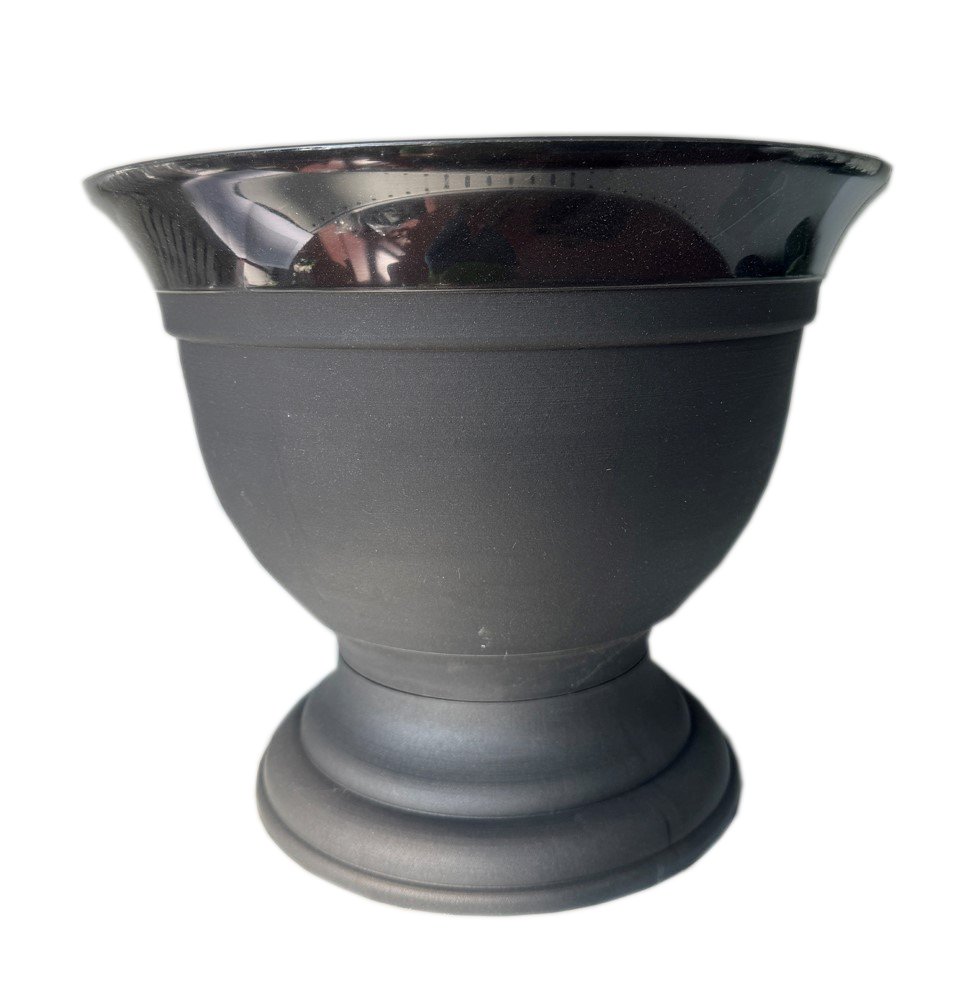 Plastikinis kapų vazonas (305), grafito sp., vazono skersmuo 36 cm.