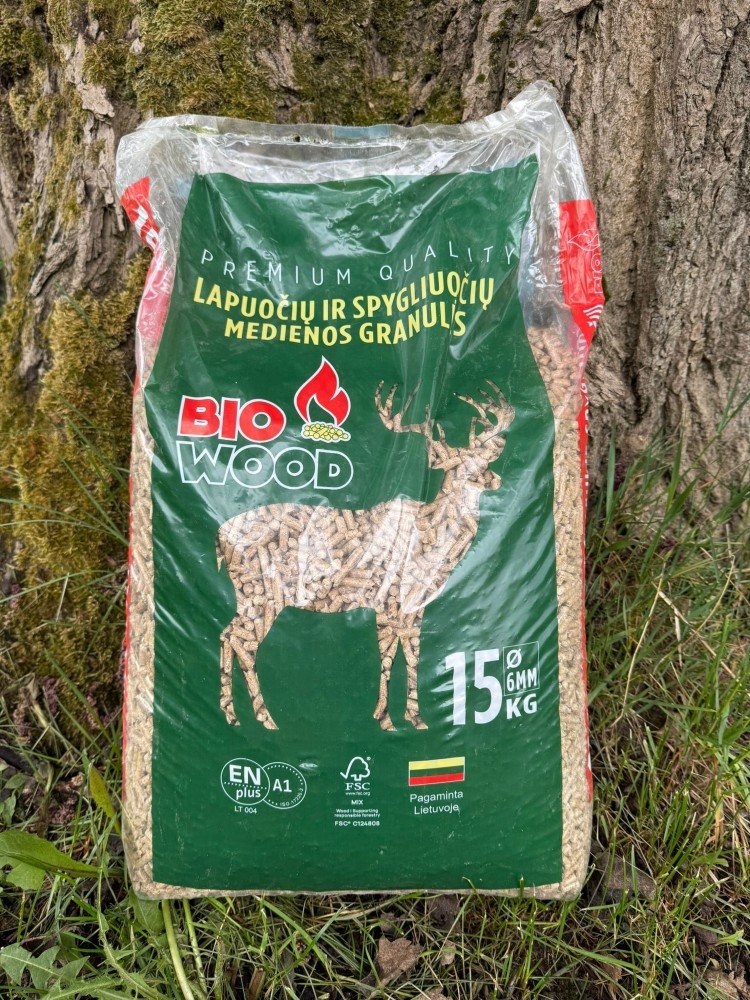 Medienos pjuvenų granulės, sertifikuotos, 6mm, 15 kg, drėgnumas < 6-8 %, peleningumas < 1 %, Kaloringumas: ~ 17,5 MJ/kg