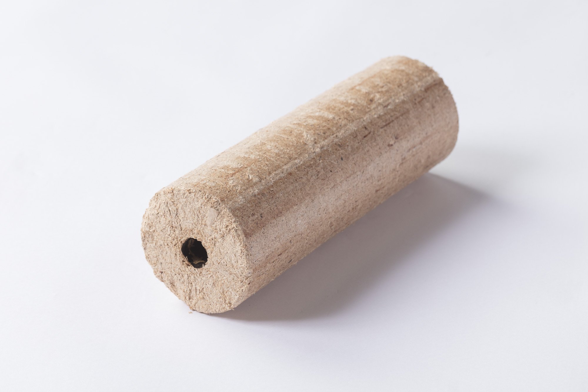 Pjuvenų briketai Nestro, beržo, 10 kg, drėgnumas: < 10 %, peleningumas: < 1 %, kaloringumas: ~ 16,400 Mj/kg