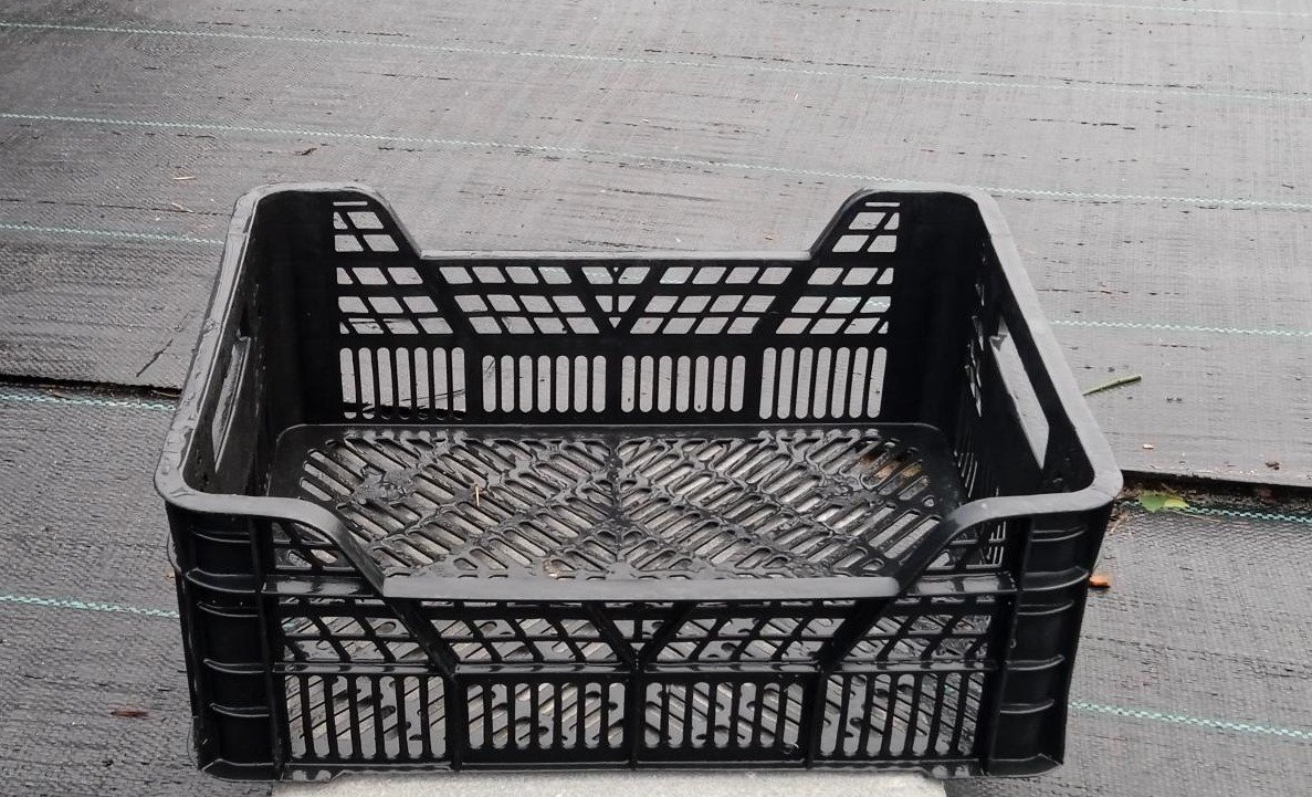 Plastikinė dėžė (naudota), įvairios, 60 x 40 x 20 cm arba 40 x 30 x 15 cm