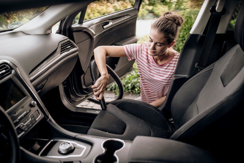 Drėgno ir sauso valymo dulkių siurblys KARCHER WD 2 Plus V-12/4/18, galia 1000 W, talpa 12 l