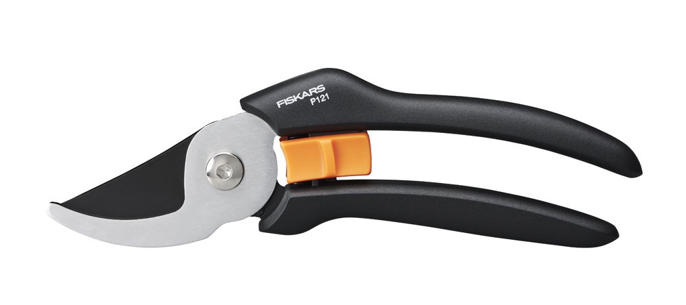Sekatorius prasilenkiančiais ašmenimis FISKARS Solid, P121
