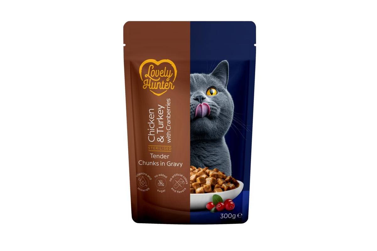 Konservuotas kačių ėdalas LOVELY HUNTER, visų veislių suaugusių, sterilizuotų kačių šlapias pašaras su vištiena, kalakutiena ir spanguolėmis, 300 g
