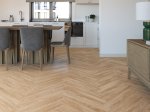 Vinilinė grindų danga BARLINEK LIVING HERRINGBONE ZENO, 639,5 x 127,9 x 5 mm, 1,470 m2/dėž.(kompl. A+B=2x0,735m2), 33 kl., Mikro V4, 1mm XPS, spl. ąžuolas "Zeno"