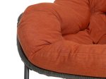 Supamas krėslas 4LIVING, juodo plieno/pinto plastiko rėmas, oranžinė pagalvė, iki 110 kg