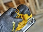 Akumuliatorinis siaurapjūklis DEWALT DCS334NT-XJ, 18 V, be akumuliatorių ir kroviklio, lagamine