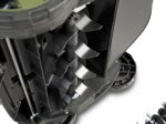 Akumuliatorinis skarifikatorius HERVIN BATTERY PLYL-151, 40 V, 2x20 V, darbinis plotis 380 mm, bešepetėlis variklis, su skarifikavimo ir grėbimo volais, be akumuliatorių ir pakrovėjo.